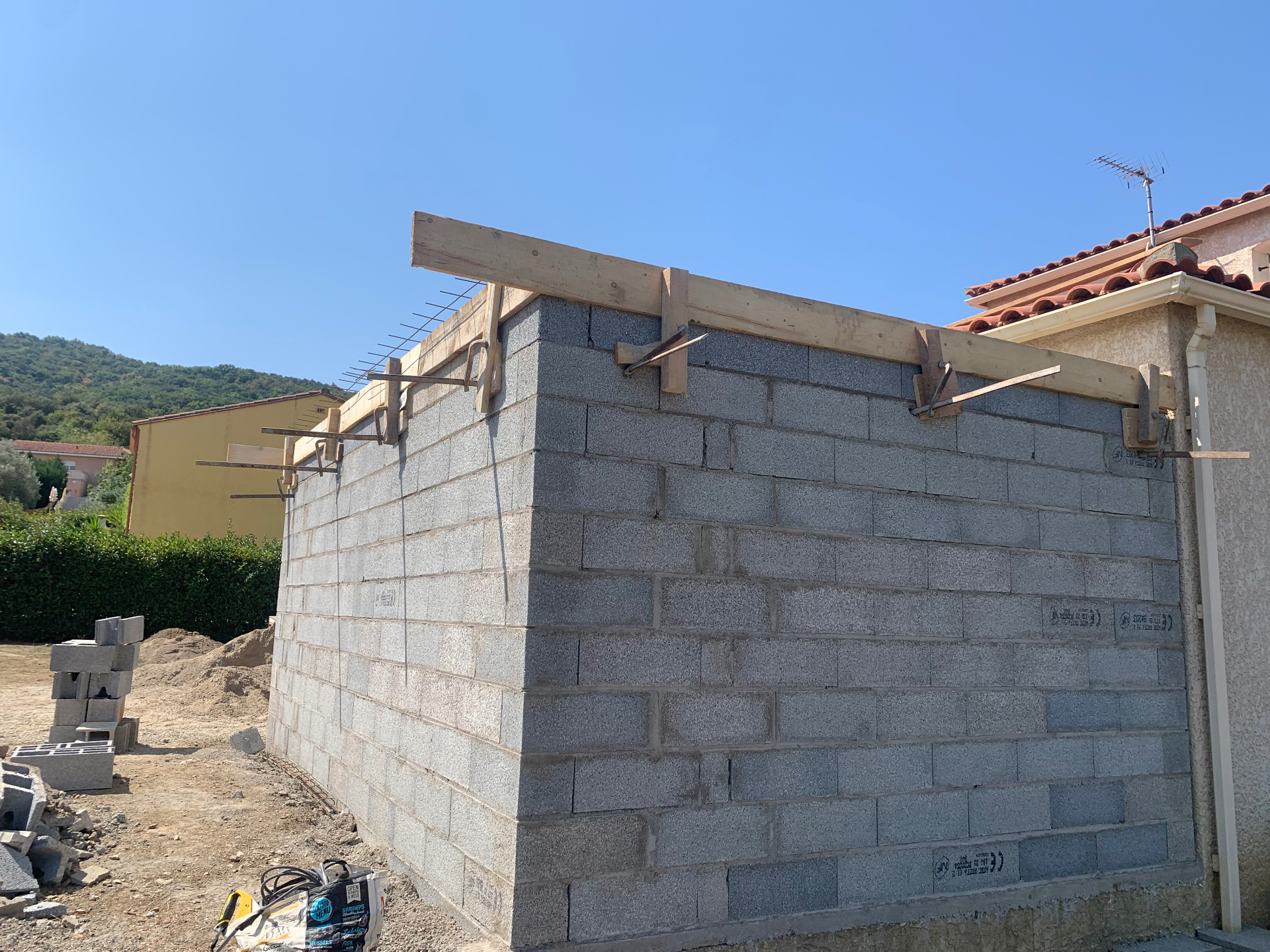 Élévation des murs de garage — BP Construction 66 Pyrénées-Orientales
